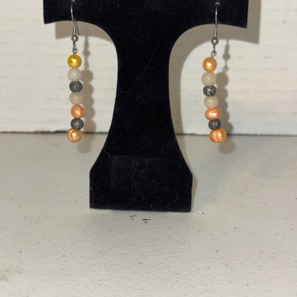Pearl and Jade dangle Earrings - Picture 2 of 7